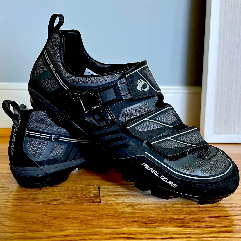 Pearl Izumi Mountain Bike Shoes Sz 44 (2 bolt SPD cleat system)
